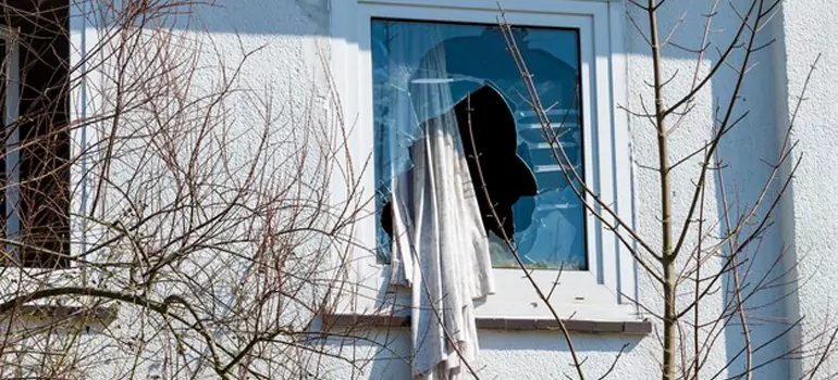 Storm Window Installation Contractors in Valrico, FL